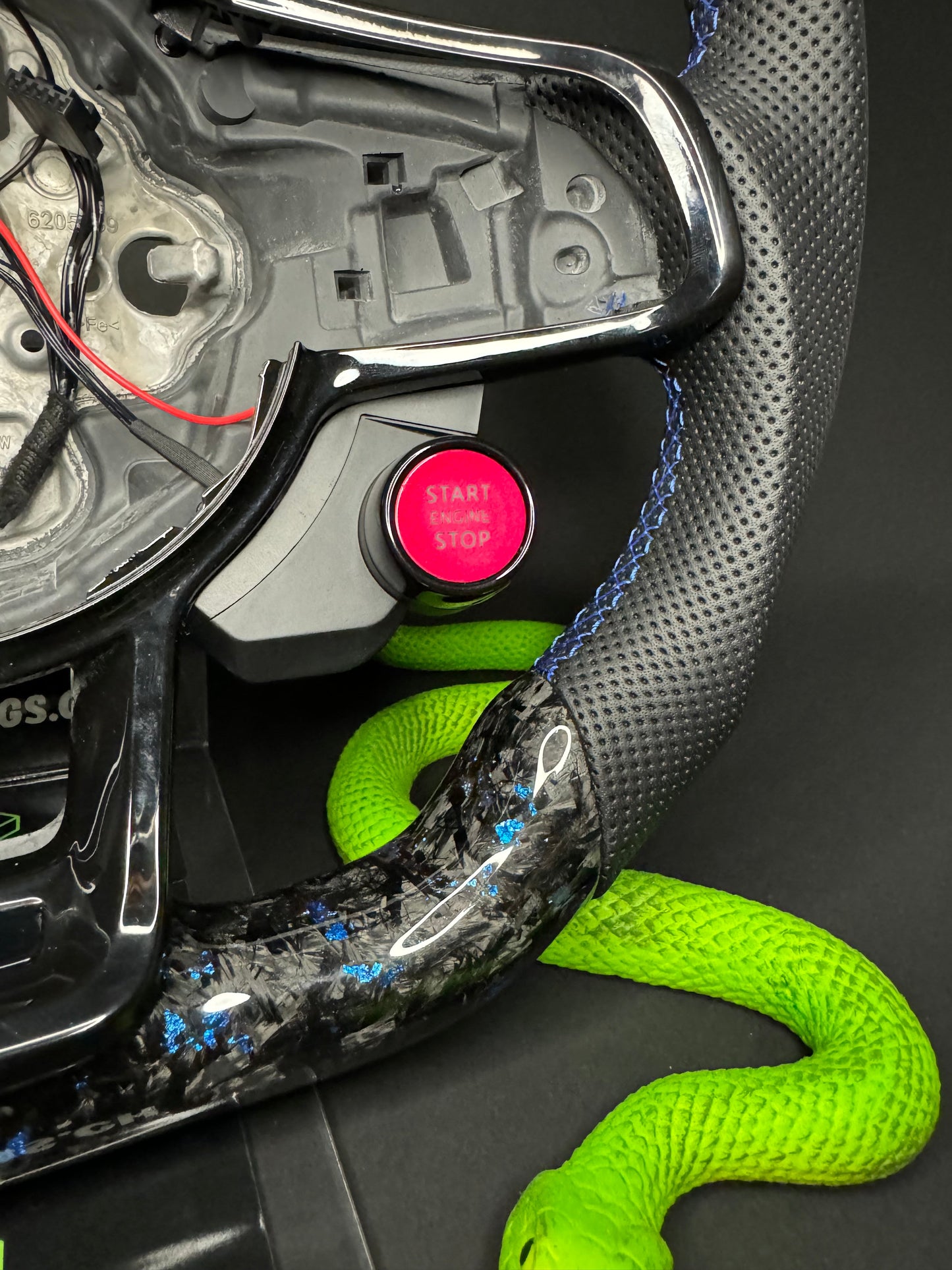 VW Golf 7/7.5 Sportlenkrad Forged Carbon Farbsplitter (LED)