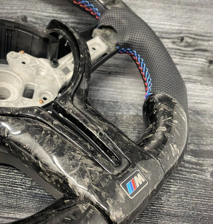 Volant sport BMW en carbone forgé série F