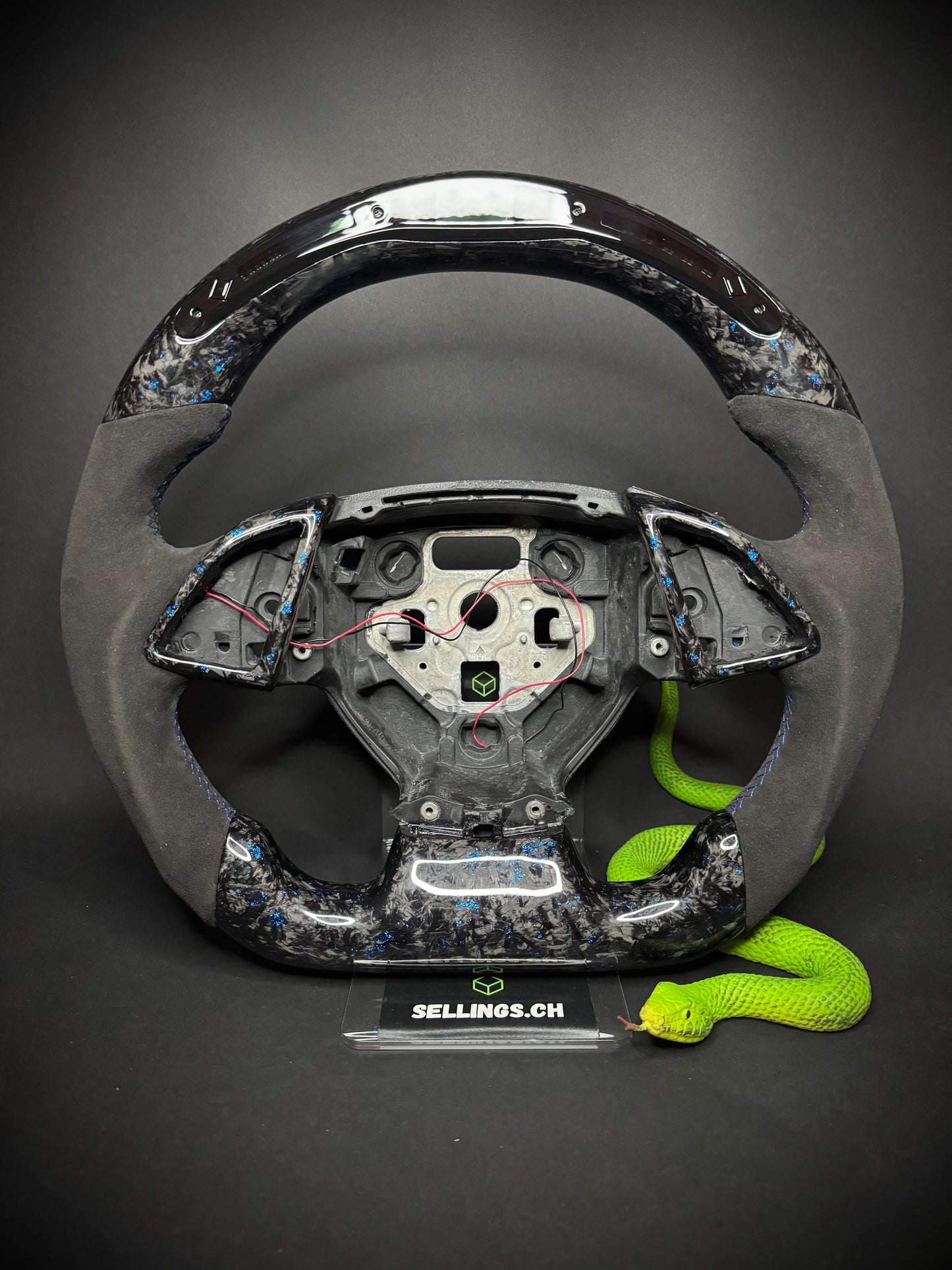 Volant sport Chevrolet Camaro en carbone forgé, éclats de couleur (LED)