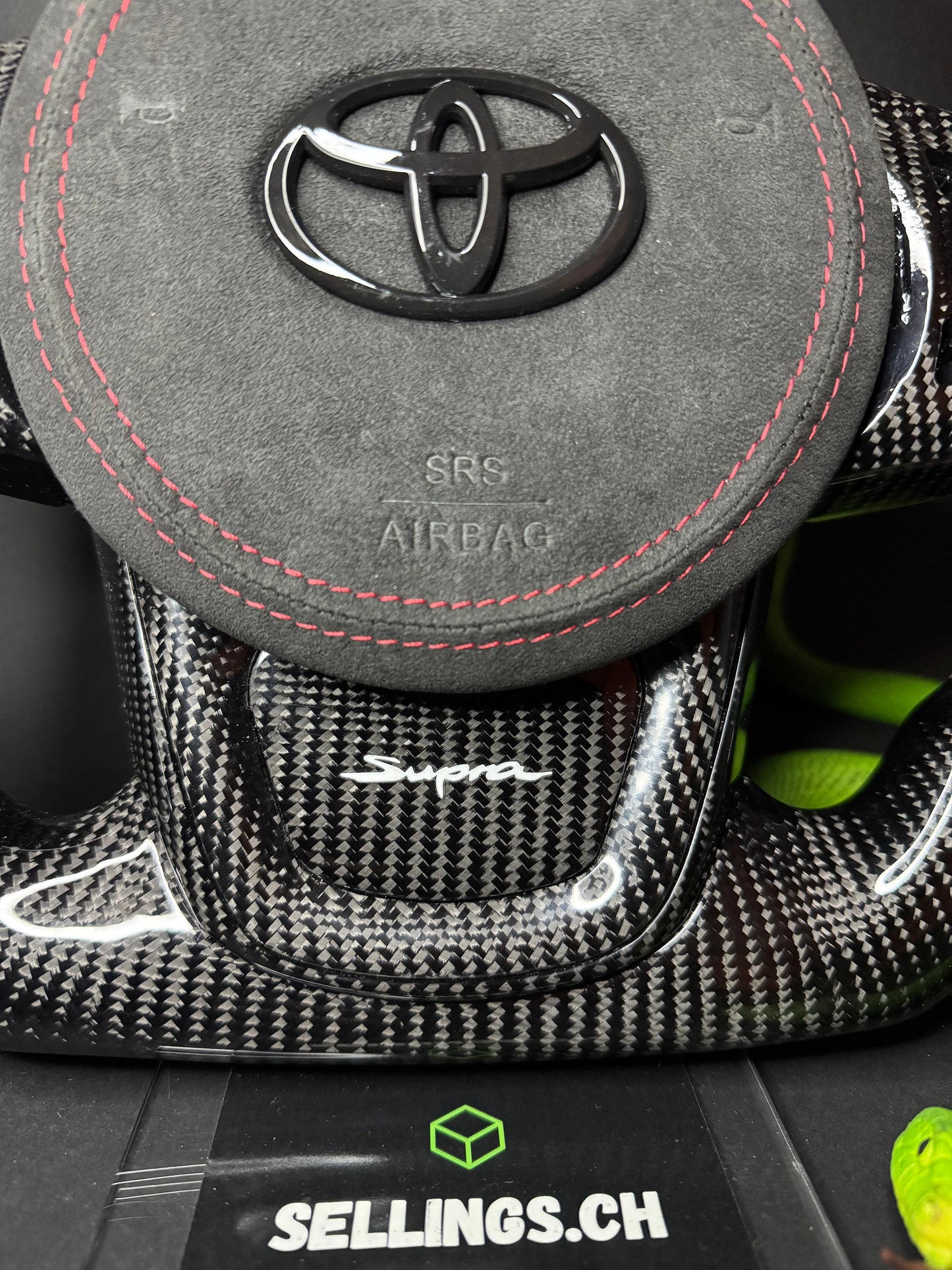 Volant sport Toyota Supra en carbone