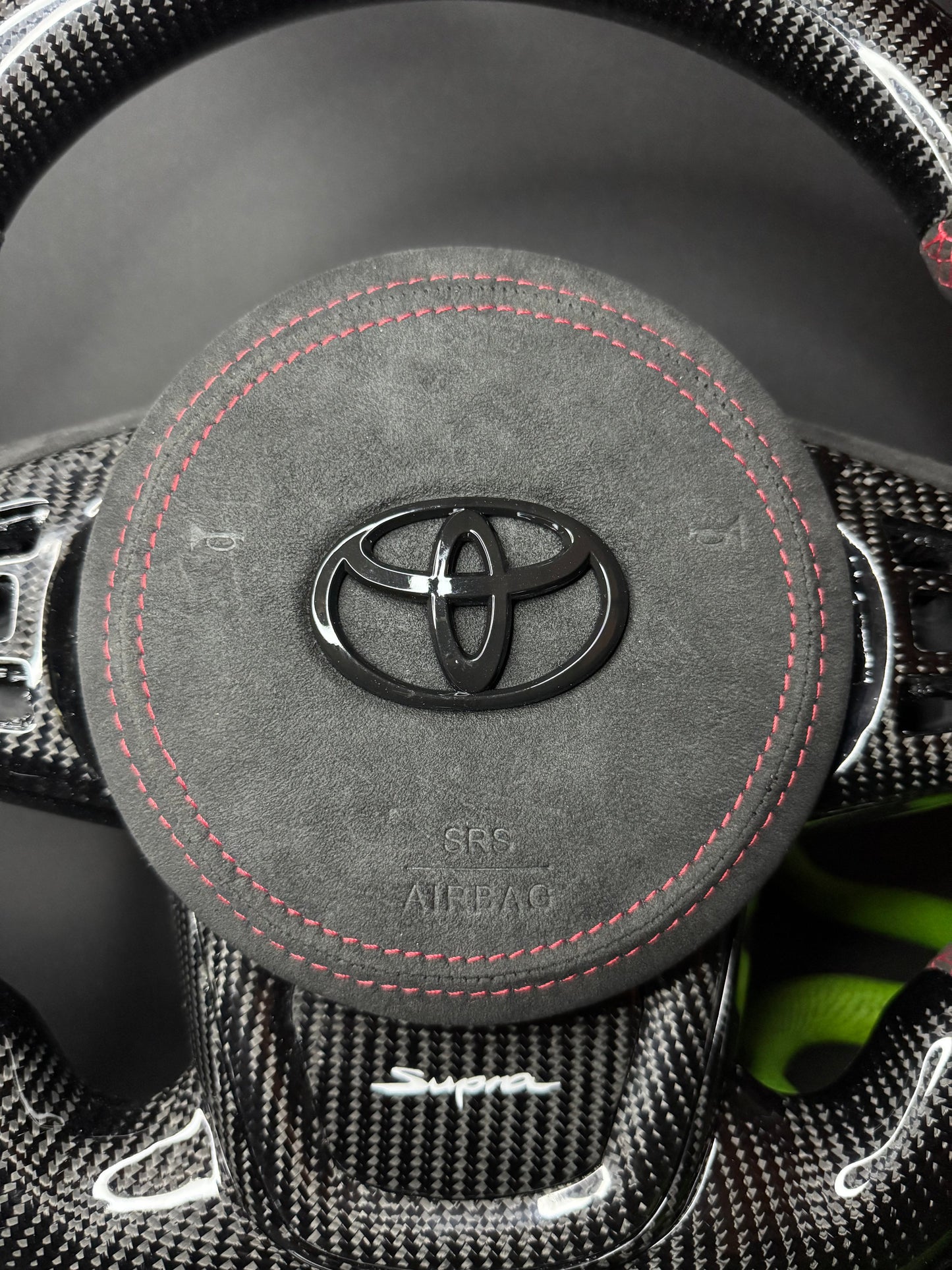 Volant sport Toyota Supra en carbone