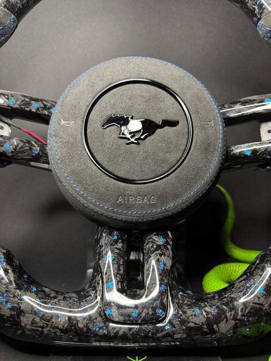 Volant sport Ford Mustang Carbone forgé Éclats de couleur (LED)