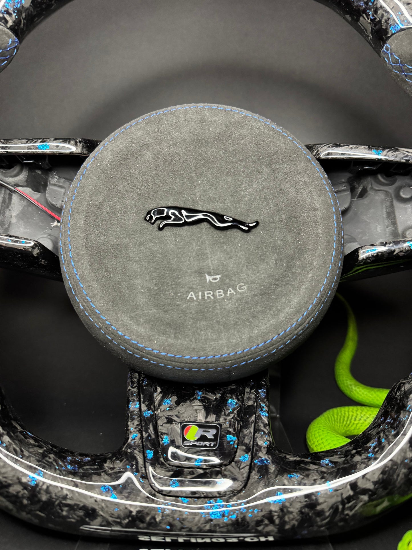 Jaguar Sportlenkrad Forged Carbon Farbsplitter (LED)