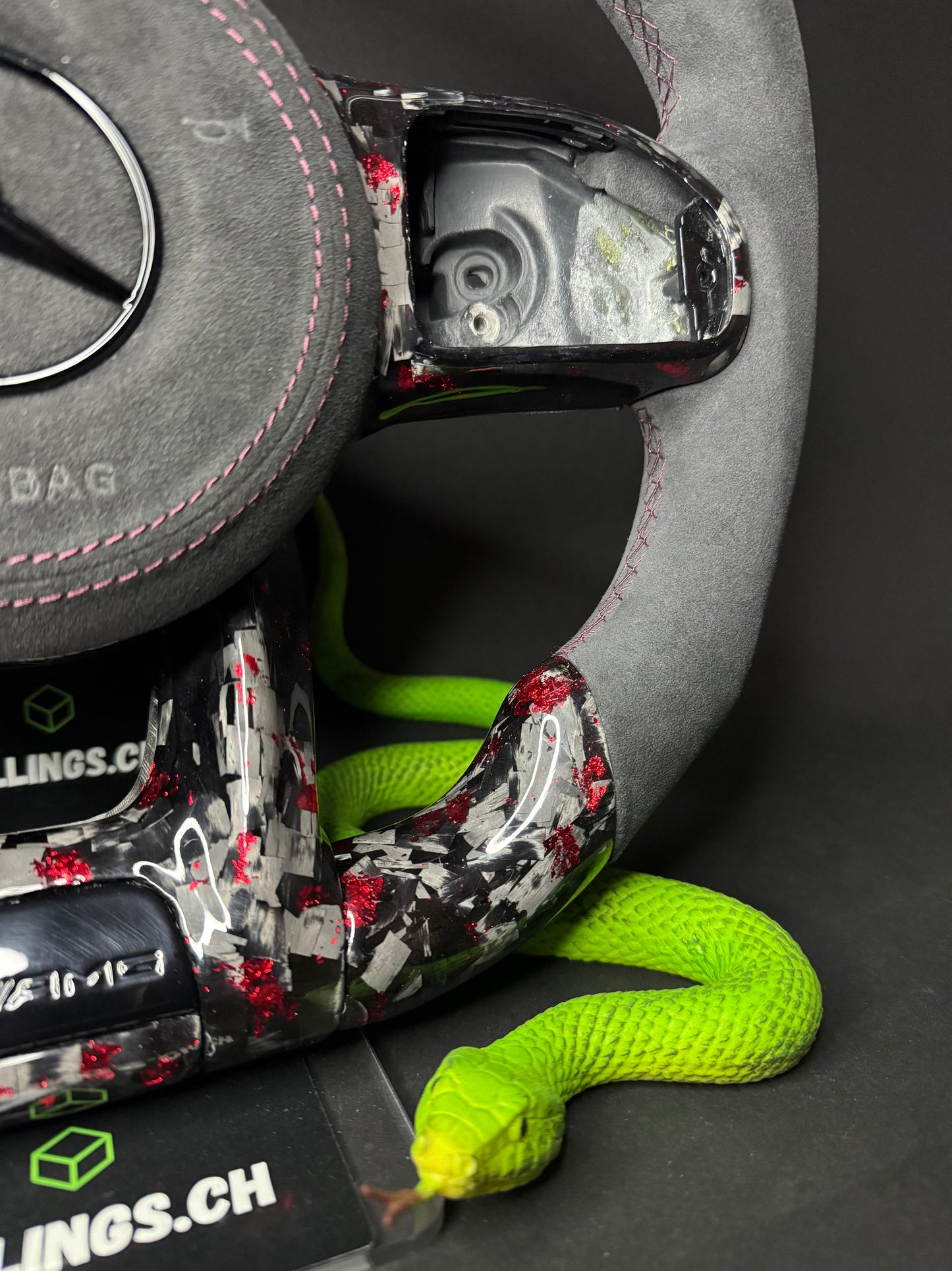 Volant sport Mercedes AMG Carbone forgé Faux-raccords (Mise à niveau vers Facelift)
