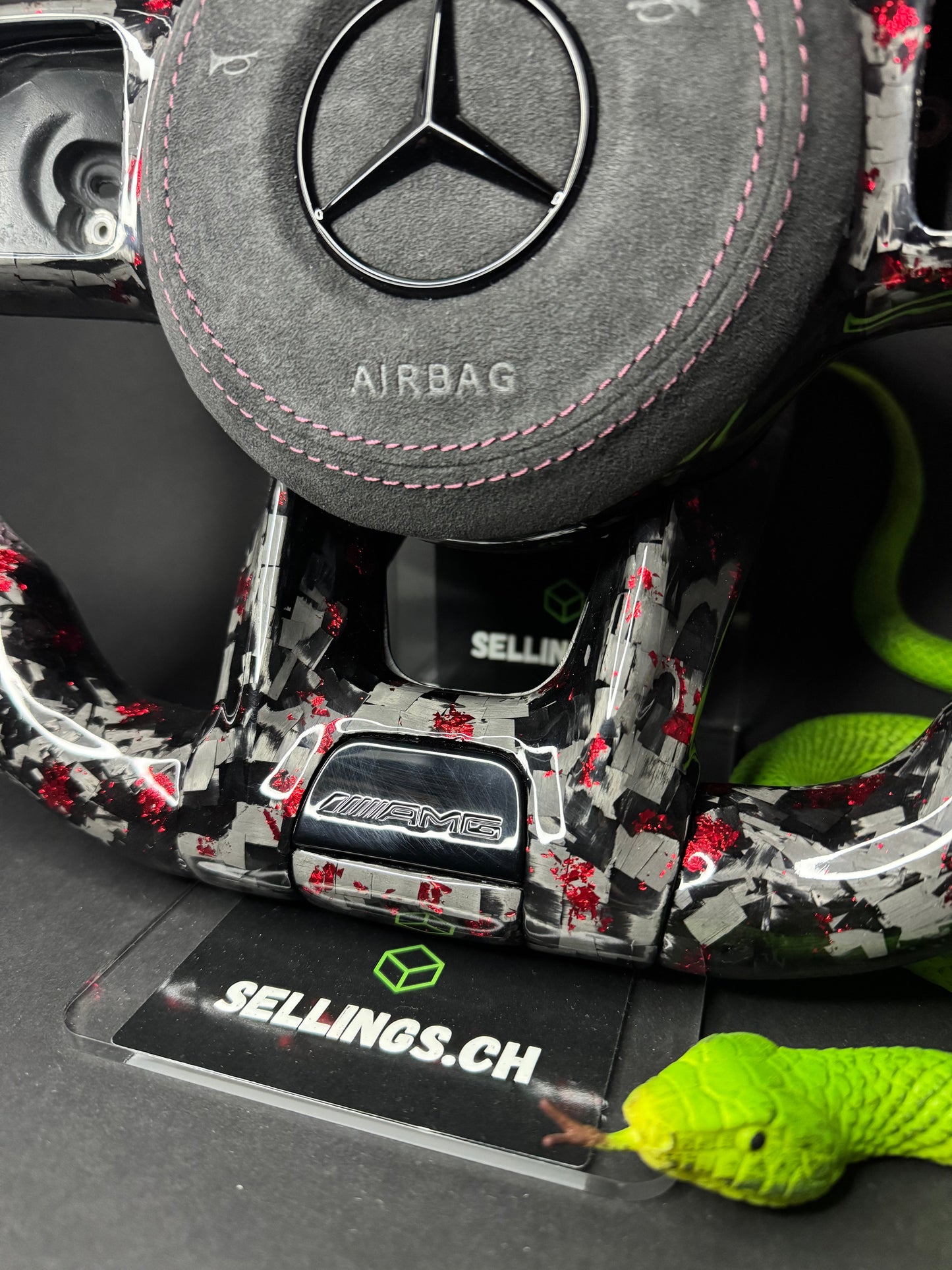 Volant sport Mercedes AMG Carbone forgé Faux-raccords (Mise à niveau vers Facelift)
