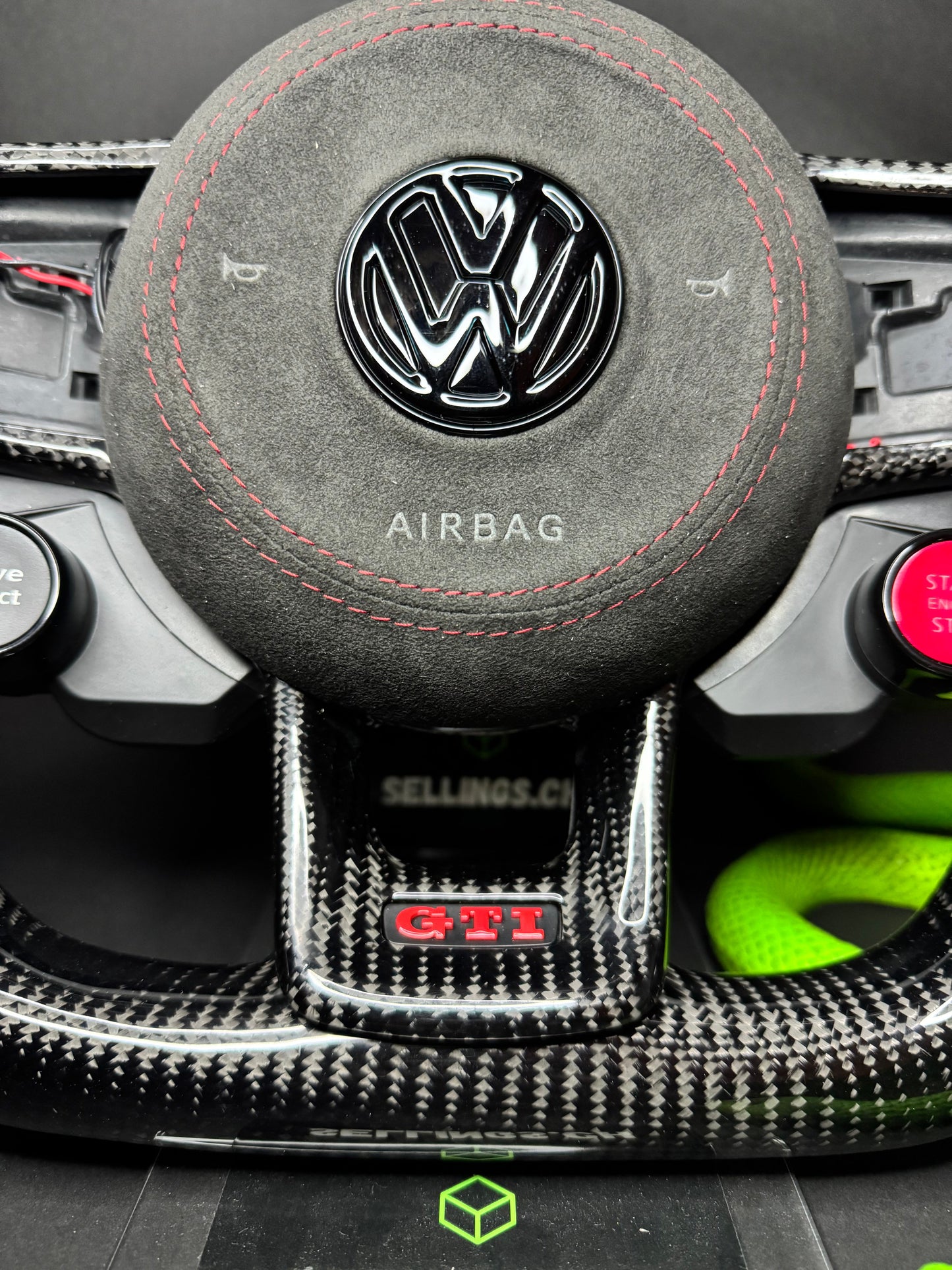 Volant sport VW Golf 7/7.5 Carbone R8 (LED)