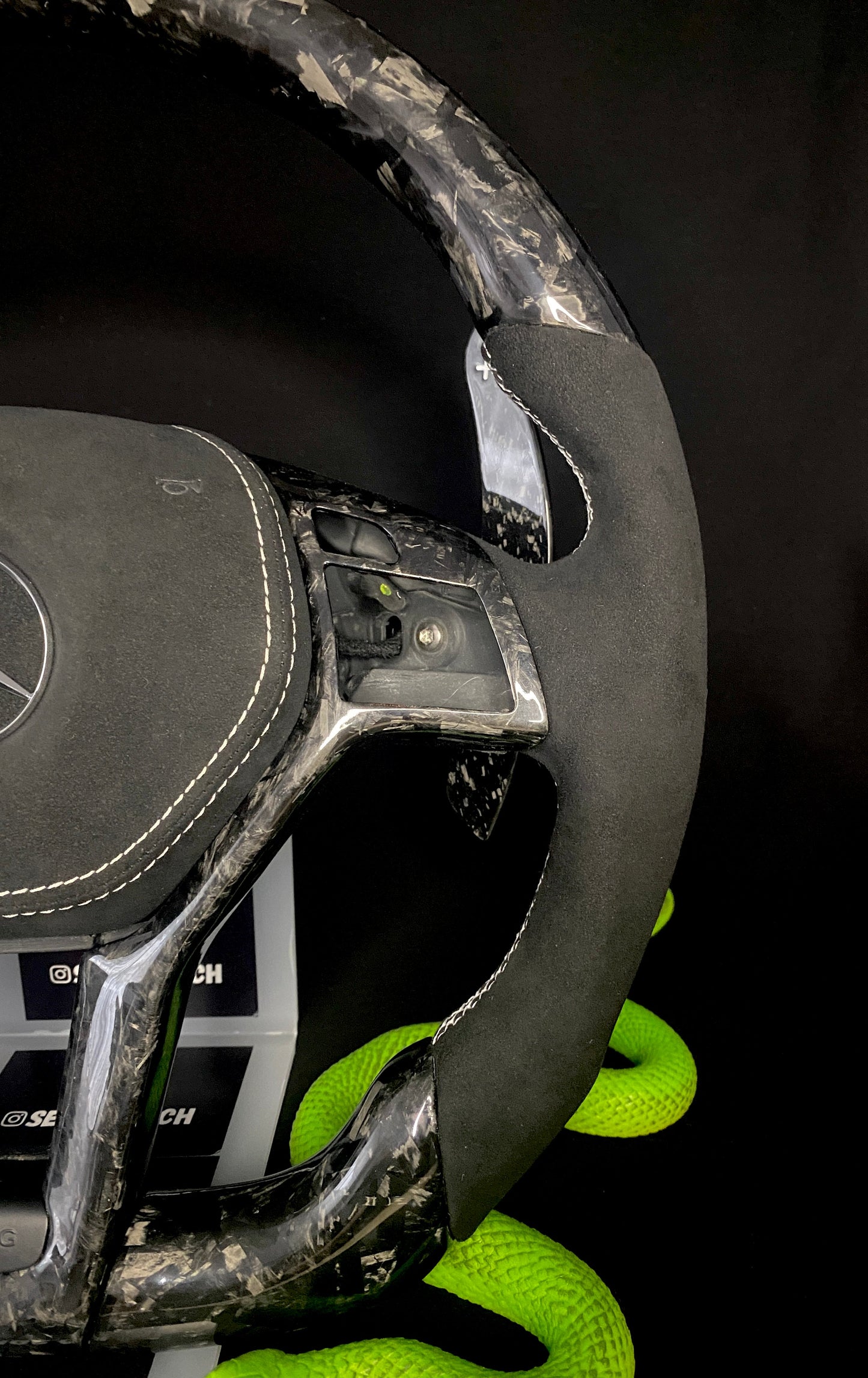 Volant sport Mercedes AMG Carbone forgé (LED)