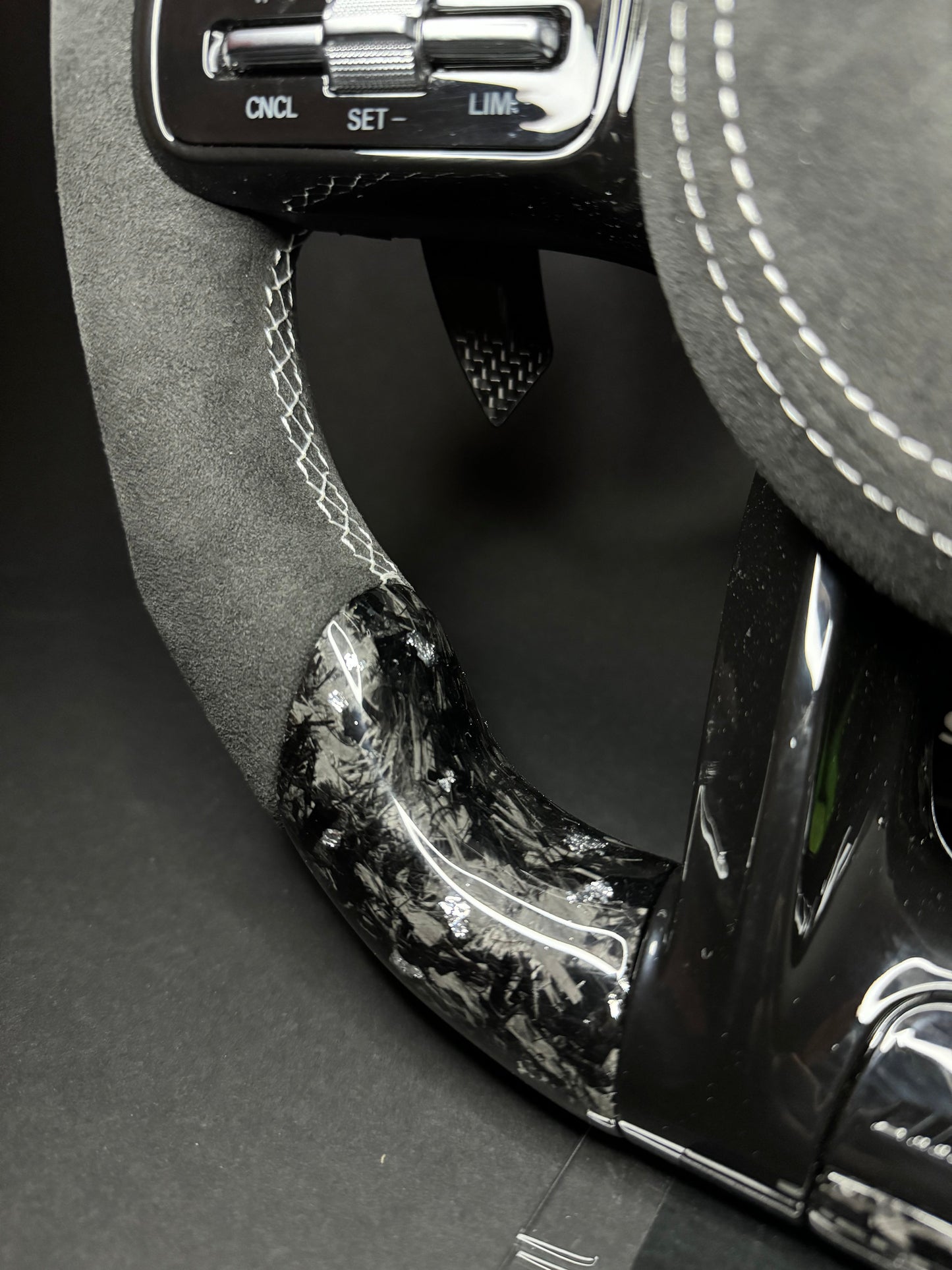 Volant sport Mercedes AMG Carbone forgé Fissures de peinture
