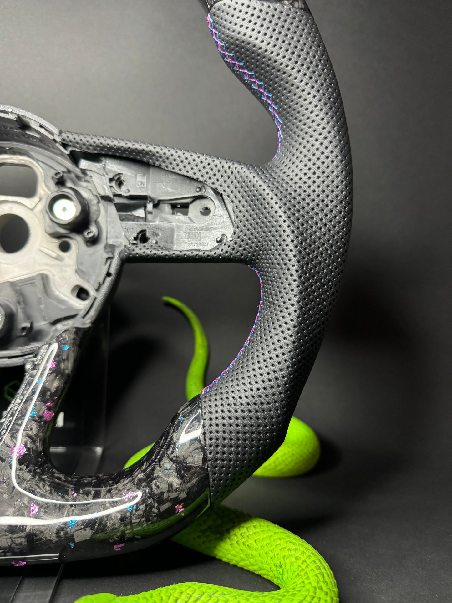 Audi Sportlenkrad Forged Carbon Farbsplitter
