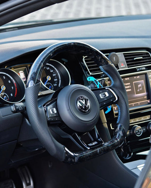 Volant sport VW Golf 7/7.5 en carbone forgé à éclats de couleur