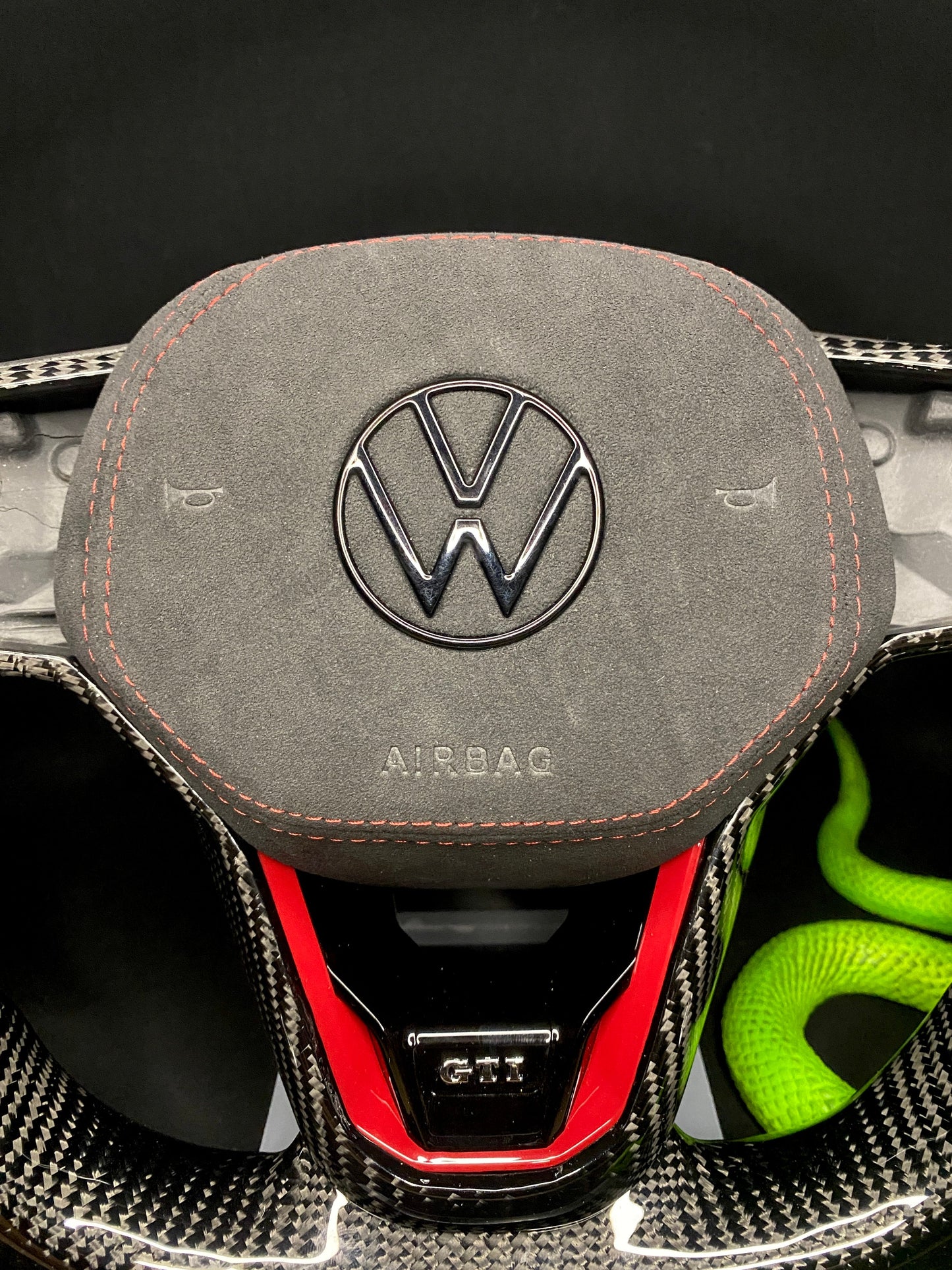 VW Golf 8 Volant sport en carbone
