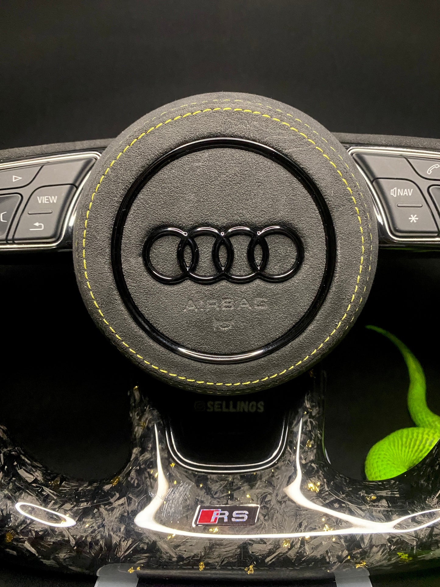 Volant sport Audi carbone forgé couleurs éclatées (LED)