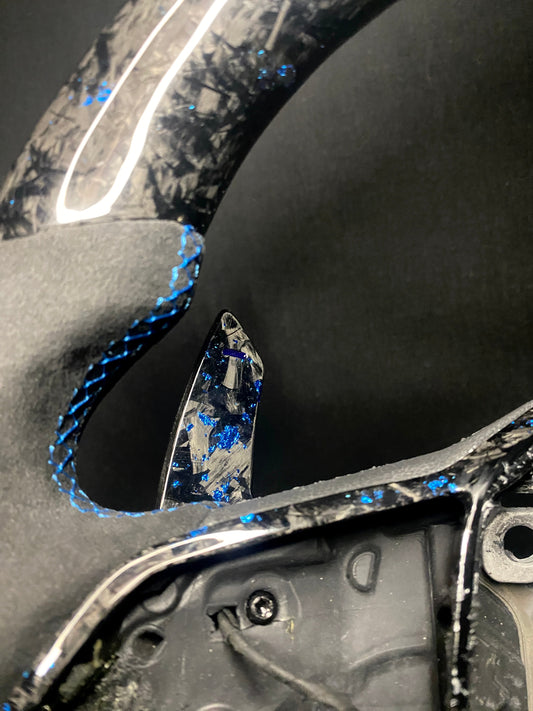 Volant sport en carbone forgé avec éclats de couleur pour VW Golf 8