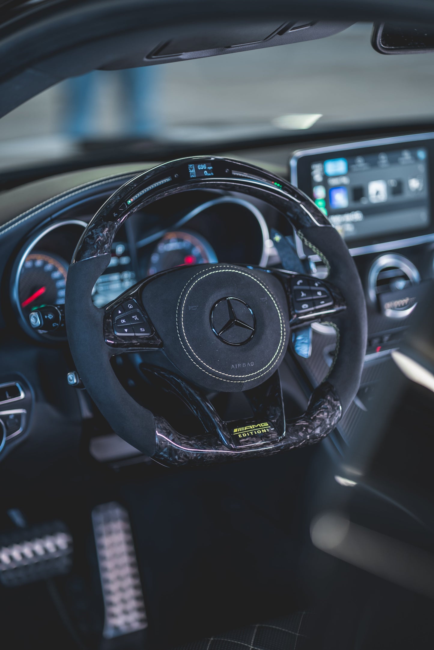 Volant sport Mercedes AMG Carbone forgé (LED)
